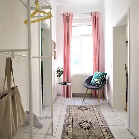 Apartment Homie Schiestlstrasse - Moderne Altbauapartments, Nahe Stadtzentrum & Weinberge