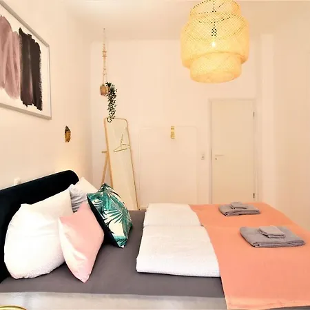 Apartment Homie Schiestlstrasse - Moderne Altbauapartments, Nahe Stadtzentrum & Weinberge